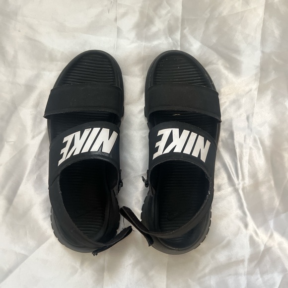 Nike sandals - Picture 2 of 3